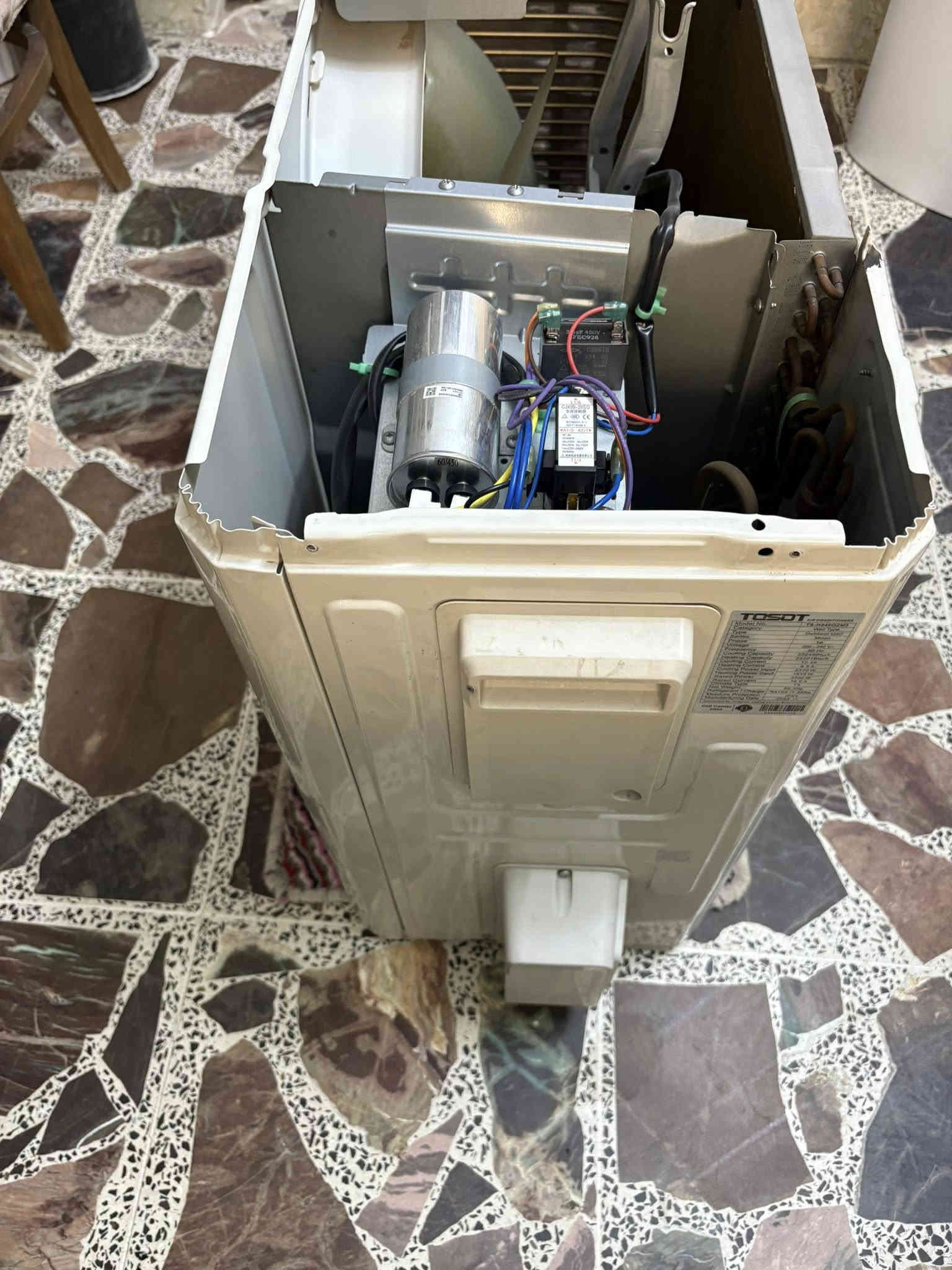 سلام عليكم
سبلت توسوت 2 طن حار بارد 
بلادي ممصلح غاز 410 
نظافته  95‎%‎  غازه مقفل 
كامل ملحقاته بدون نقص
ضمان 15 يوم 
السعر  450 الف
***********  بغداد حي الجامعه
