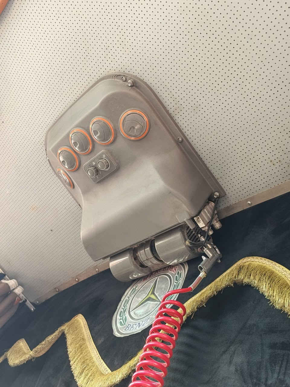 سلام عليكم سيلت للبيع
كامل شغال مابي اي نقص ماعده كنبريسر 
سعر 450بي مجال ‏‪***********‬‏
