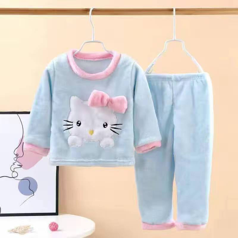 تراك ولادي + بناتي فرو درجة اولى جداً مريح
السعر ٥ الاف فقط😁
القياس من ٣ الى ١٠ سنه
يوجد توصيل الى كل محافظات العراق
للحجز ارسل صورة الموديل + عمر الطفل + العنوان ورقم المبايل
دايركت او واتساب ***********
