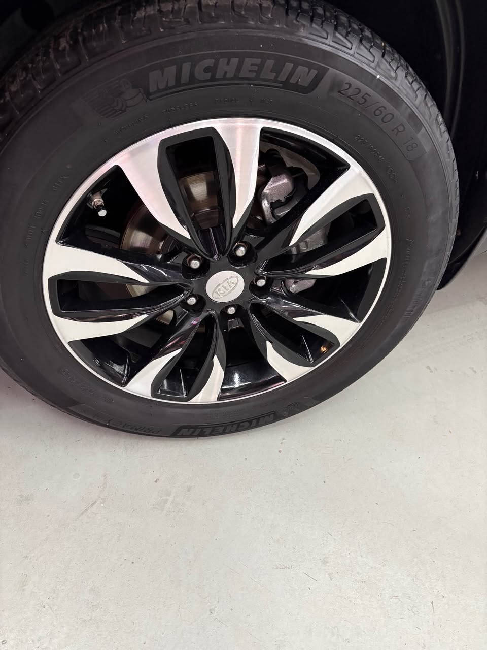 السلام عليكم سورنتو موديل 2010 وارد كوري 4سلندر
فول مواصفات عده الفتحه 
بصمه  تشغيل +بصمه ابواب
كشنات جلد 
7راكب
شاشه
تحكمات ستيرن
اشاير بل مري
كشنات تدفئه تبريد
مري شفط
قطعتين تبريد
لايت عدسات زرقاء زنون
زراكات بل لايت
عليهة ادامه كامله كير ومحرك وبوليش ونانوسيراميك وحمام وتغليف الداخل كشنات لون مميز 
رقم بغداد مميز تحويل ثاني يوم وهزه جديده 

السعر 138 ورقه وبيهة مجال بسيط السياره متعوب عليهة كلش ربع ماتصرف عليهة فقط كلير باب وربع صفحه السايق 

العنوان بغداد شهداء السيديه
متواجد واتساب 
رقم الهاتف*********** بغداد, العراق
