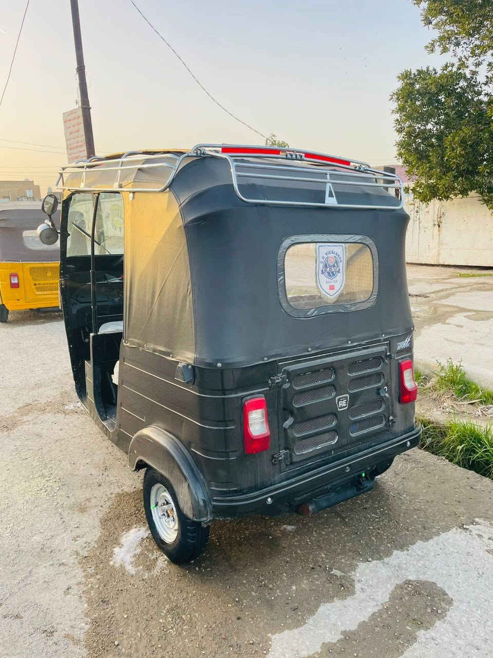 السلام عليكم تكتك 20 شهر 5 رقم وسنويه كفاله سعر7200 وبيها مجال   مكاني ناصريه قضاء رفاعي رقم الهاتف   ***********
