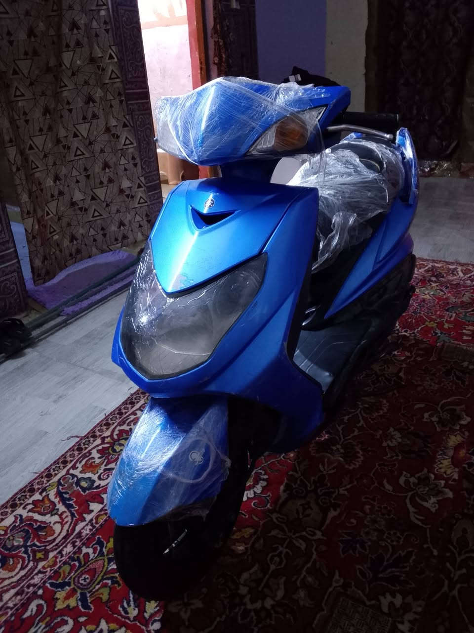 سلام عليكم سكنس كابريتر دراجه مكينه ناعمه تخبل 
دراجه كله بلاديه ختم واحد السواد والكفرات مكينه ماتسمع صوتهه
نكره بكل وقت وين مايعجبك توديهه العنوان اليوسفية قصر الأوسط السعر 800وبيهه مجال *********** بي واتساب خابرني وبخدمتك وانتو اللوتيه لاتتصل تره اسمعك كلام موحلو
