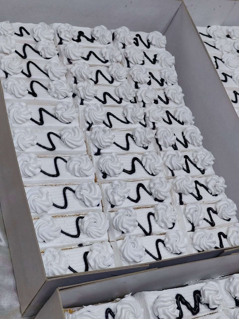 اجه العيد واجت المشيات 
والاعراس 

قطع كيك ١٠٠ قطعه ٦٠ الف 

وقالب الكيك ب٢٠ الف 

الحجز قبل ٣ ايام


**إذا كنت صاحب هذا الإعلان وتريد حذفه لأي سبب، رجاءا أرسل رسالة إلى الدعم الفني**