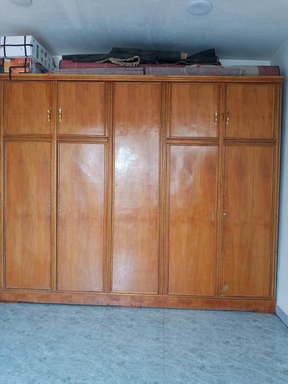 كنتور صاج عراقي خمسه ابواب لبيع سعره 200 الف وبي مجال مكان بغداد بلديات الظباط رقم  ***********
