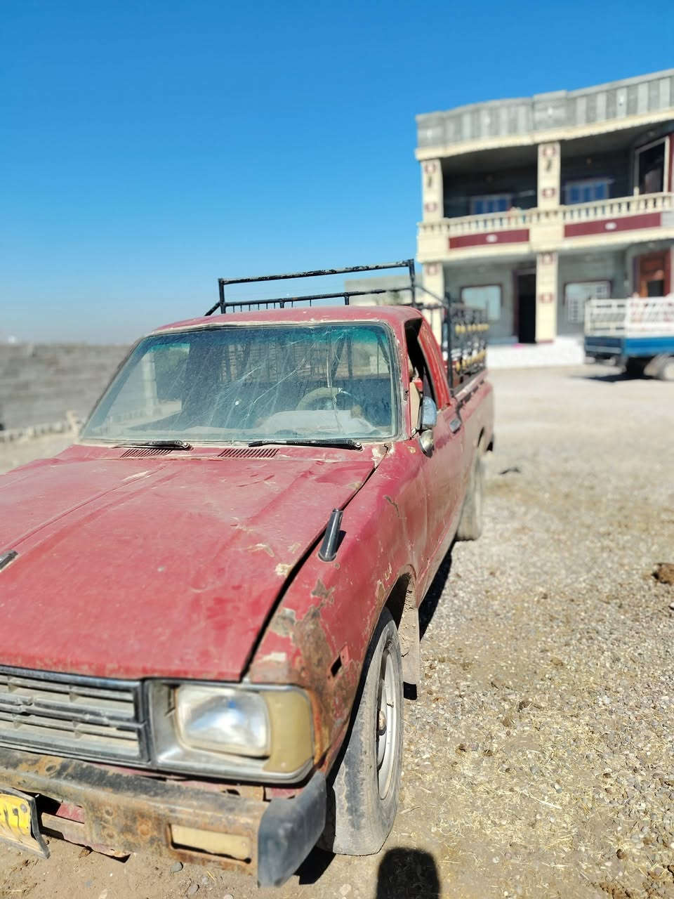 السلام وعليكم بيكم للبيع موديل 82 رقم التميم شرط لتحويل محرك شرط لا صرف  ولا بخار  السعر 16 وبيها مجال ***********
