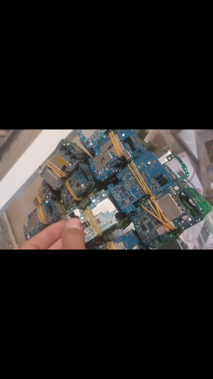 نوكية الصيني  ٣٥٠ قطعة
نوكية الاصلي  ١٧٥٠ للقطعة 
الكلكسي القديم 1000 للقطعة 
32 GB 
64GB.   5الف 

256GB 
128 GB
12 الف
