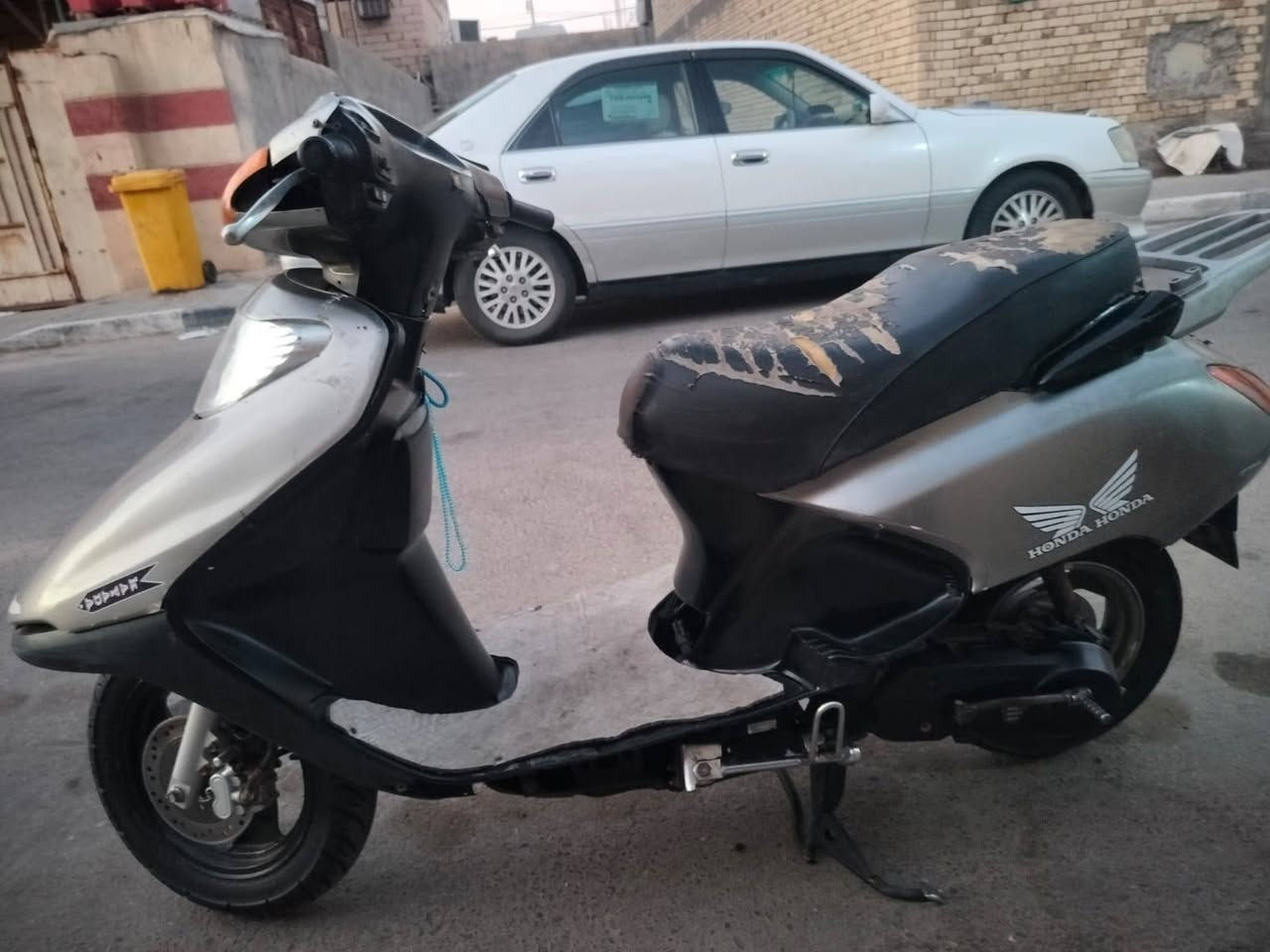 السلام عليكم داراجه سبيسي هونداي كهربائيات كله شغاله
مكينه تخبل سعر ٤٥٠ وبيها مجال 
مكان بل قبله بحي الشهداء الرقم ***********
