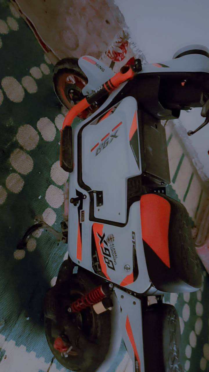 دراجة x900 لون ابيض ملف 1800 العنوان / البصره الزبير
الرقم /***********
