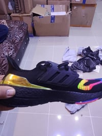 أديداس أصلي • مقاس ٤٣ ونص • توصيل