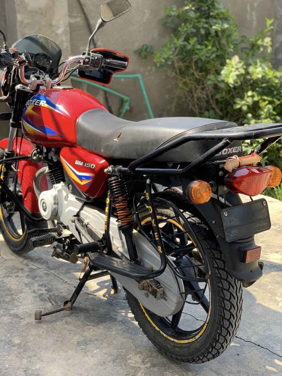 سلام عليكم دراجه بوكسر مديل 21دراجه خير من الله نضافته مثل ماوضح بلصوره عنوان ديالى تقاطع الوجهيه الشراي ينتصل ويدلل ***********
