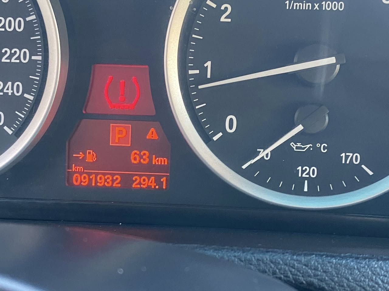 السلام عليكم .. بي ام x6 موديل ٢٠١٢ وكاله العروش مكفوله من الصبغ والبارد ماشيه ٩٠ الف كيلو محرك ٨ سلندر  Twin turbo فول مواصفات .. كشنات جلد ابيض تدفئة وتبريد خزن ميموري ابواب شفط جنطه كهرباء بردات ابواب تايرات تو سايز سلايد رادارات محيطيه وحساس وكامره وباقي المواصفات معروفه .. السياره على وضع الشركه بدون نقص مكانها بالسيديه ***********   //  ***********  مصطفى
