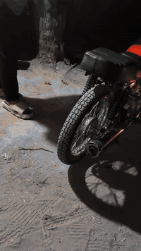 السلام عليكم دراجه رابيدو للبيع ادوات توه معمره الدراجه بعدها ع سحك الدراجه كلشي مابيه تجي وتشوفه شوفت عينك السعر 700وبيه مجال قليل لشراي رقمي ***********
