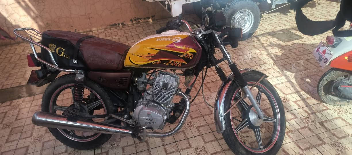 ماطور جني 5 كير مراوسه مع 4 كير ماطور موديل 19 نضيف محرك ما مفتوح لا صرف ولا صوت كهربائيات شغال سلف شغال خاص او رقم ***********
