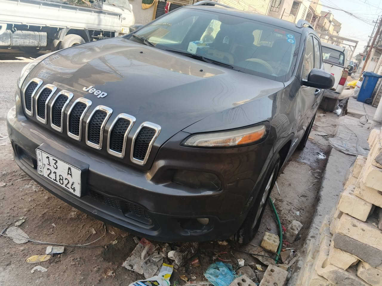 سلام عليكم جيب بزون 16 محرك سته سلندر السياره بجم كبس بدون حادث
بيها صبغ جاملغ خلفي بسيط جداً باقي مكفول كفاله عامه 

السياره رقم ميسان بسمي مشروع وطني تحويل بكل المحافظات الوحات جدد وسنويه جديده السعر 132وبيها مجال بسيط ***********

العنوان پغداد لامين
