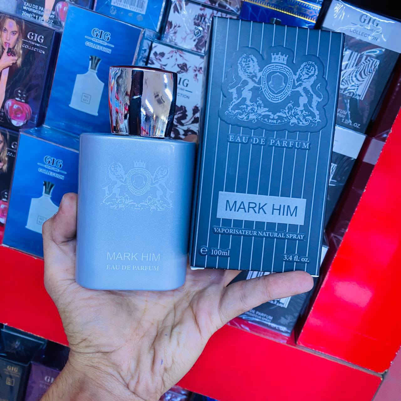 عطر دلينا رجالي
بـ بنكهتين الاسود والازرق

عطر فرنسي أنيق وراقي، هذا العطر المائي المنعش الذكوري يلبي الأذواق المعاصرة للشباب المفعم بالحيوية والحيوية. 
نقدم لك روائح الصيف الرائعة مع عطر بلو من عطور أجمل حيث يوفر تركيبته خيارًا منعشًا للرجال مع رائحة رائعة للأماكن الخارجية. 

رائحة باردة مميزة تمزج ببراعة بين المكونات العليا المنعشة المكونة من البرغموت واللافندر والبطيخ 
مع مكونات منشطة مثل اللوتس والياسمين التي تشكل جوهر العطر. 
يتميز عطر بلو من أجمل بروائح خشب الصندل والمسك والعنبر في القاعدة
سعر درزن45


**إذا كنت صاحب هذا الإعلان وتريد حذفه لأي سبب، رجاءا أرسل رسالة إلى الدعم الفني**