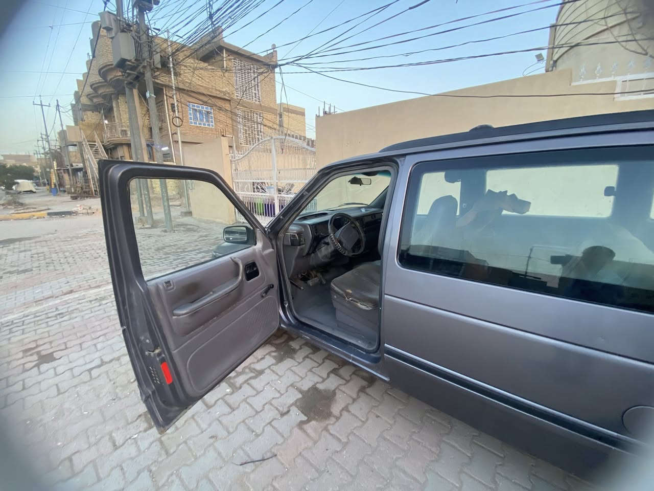 دوج كرايسلر موديل 1992 السيارة نظيفة معمرة قبل شهر تبريد شغال ثلج مكينة 2000 محورة جديدة قبل شهر شادها  كير ومكينه مكفول رقم بغداد السنوية منتهية 
مكان السيارة كربلاء الانتفاضه الثانية 
الاتصال ع الرقم 

‭٠٧٧١ ٢٧٩ ٦٠٥٨‬
