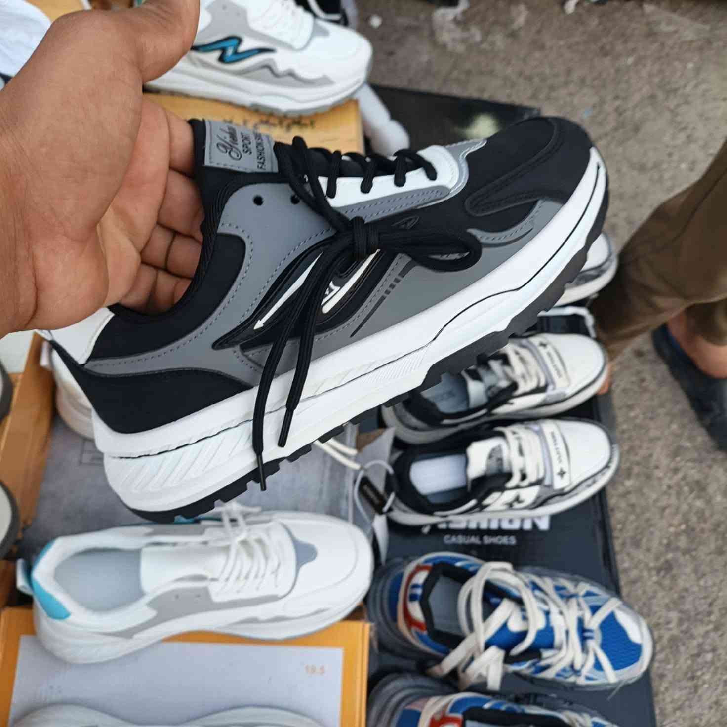 السلام عليكم بيع شلعه سعر خاص *********** عندي محل ملابس ولادي رجالي البيع بيع شلعه
