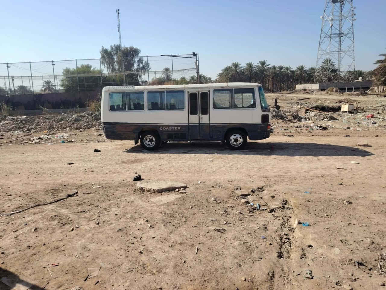 السلام عليكم 
كوستر لبيع مديل 1988 
السياره حداديه جديده
تايرات سته جوبلس نضيفات
مكينه بنكو 
وكاله عامه بسمي 
السعر ثمانيه مليون وبيه مجال 
الستفسار 
***********
***********
