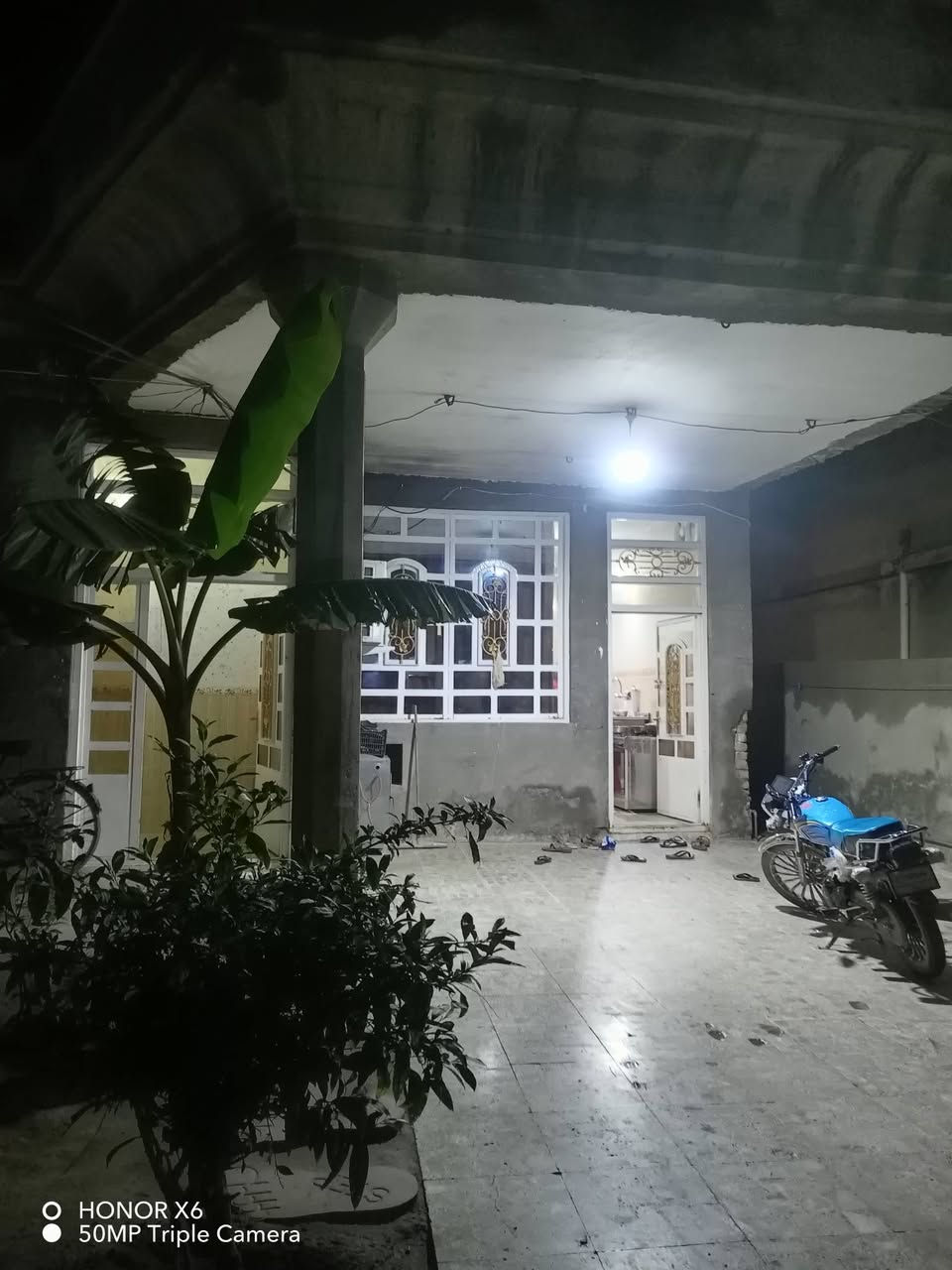 بيت للبيع مساحه 300 متر طابق واحد يتكون غرف عدد ثنين وصاله وستقبال ومطبخ و صحيات داخلي وخارجي         الارظيه كاشي السعر مناسب الاتصال على الرقم ***********
