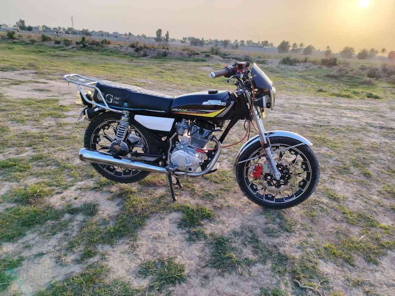 السلام عليكم للبيع موديل 24كفالة عامة مابي كل نقص للاستفسار الاتصال***********
