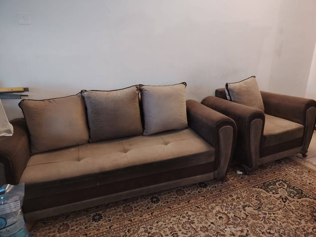 غراض للبيع مستعجلة ع بيعتهن بأسعار مناسبة


**إذا كنت صاحب هذا الإعلان وتريد حذفه لأي سبب، رجاءا أرسل رسالة إلى الدعم الفني**