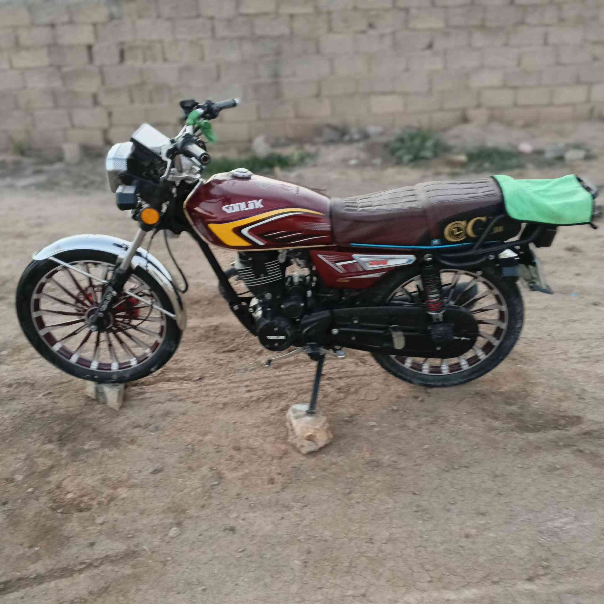 السلام عليكم دراجة للبيع دراجة حلوة موديل 25 ما بيهة اي نقص الدراجة كفالة عامة المكينة ما ممدودة عليهة سبانة خمس نمر مكينة200 الكهرباءيات كلة شغال سويچ بصمة تشغيل عن بعد السعر 750 وبي مجال العنوان ديالى خان بني سعد الرقم ***********
