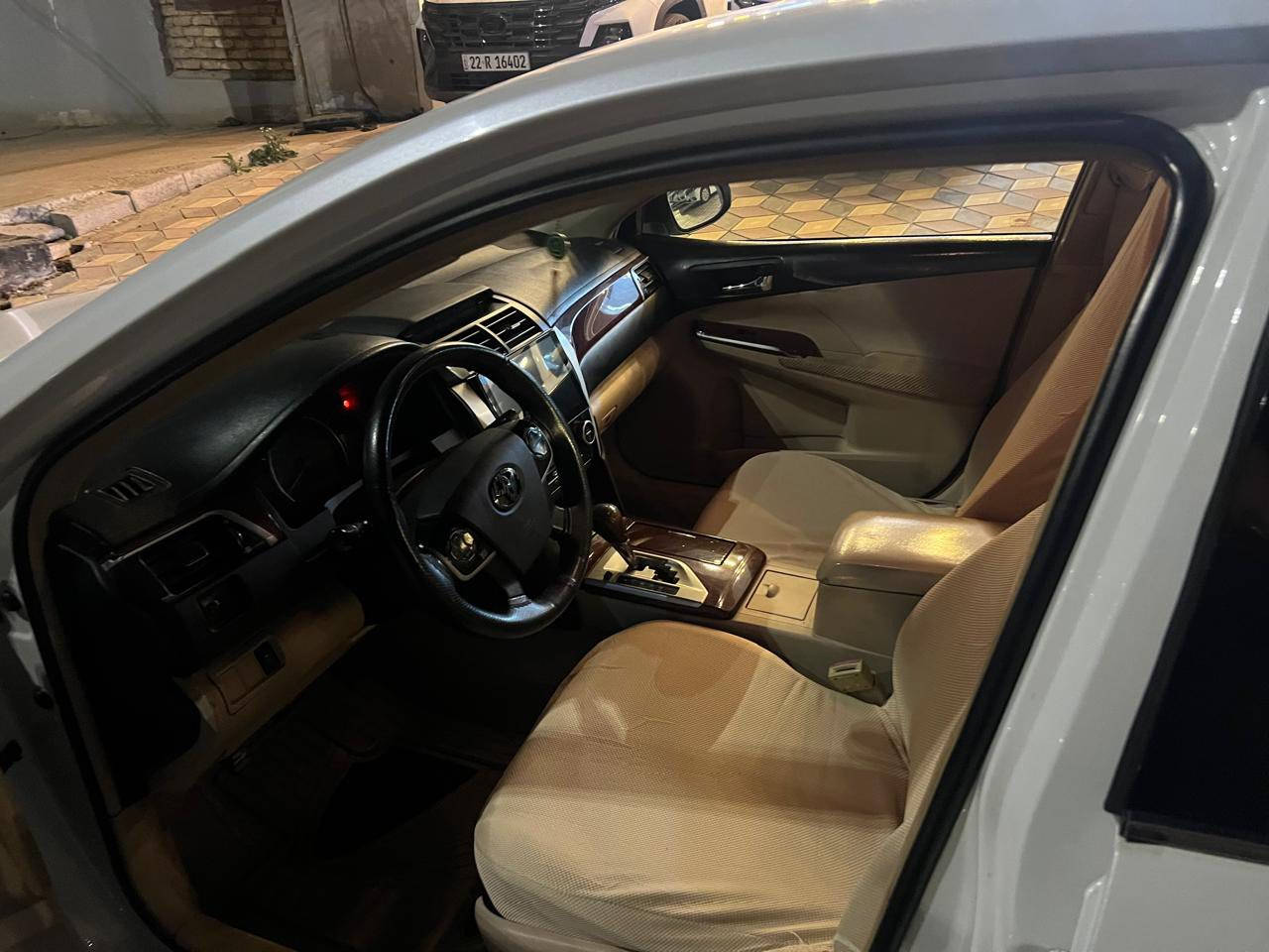 السلام عليكم
كامري 2013 خليجي
نص فول 
ابيض صدفي 
رقم اربيل دولي تحويل مباشر 
بيها قطعتين صبغ 
هـ:***********
