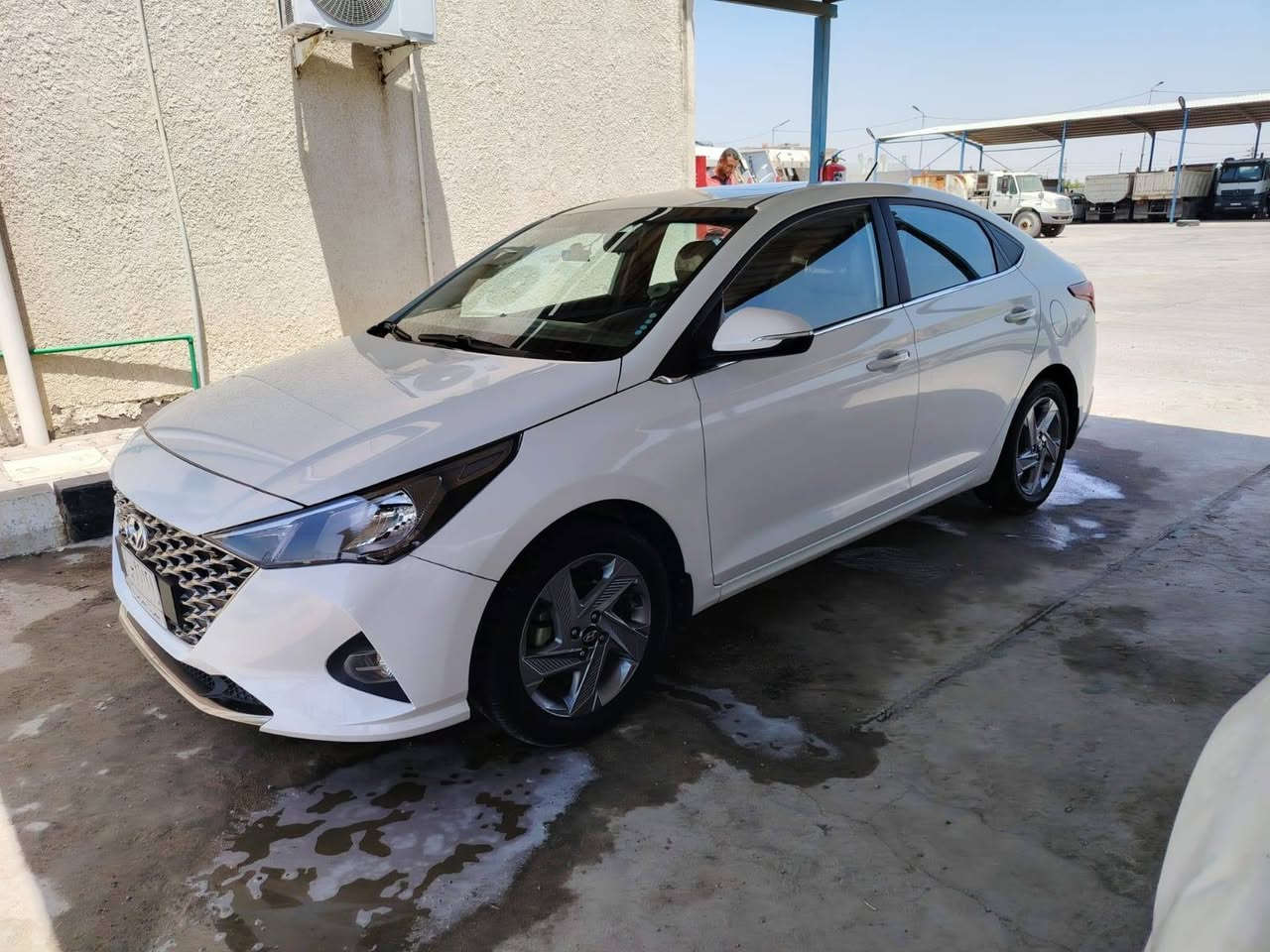 ​🚘 هيونداي أكسنت 2023 بحالة الوكالة (للبيع) 🚘
السلام عليكم إخوان.. سيارة جديدة تبارك الرحمن، وجاهزة من كل شيء (استلام شركة):

​📌 المواصفات والخصائص:

​الموديل: 2023.

​المحرك: 1600 CC (عزم وقوة واقتصادية بالوقود).

​المسافة المقطوعة: 50,000 كم فقط.

​الرقم: رقم بصرة الألماني (جاهزة للتحويل مباشرة).

​🌟 المواصفات والراحة:

​الفئة: فول مواصفات (ما عدا البصمة).

​التحكم: تحكم ستيرنج كامل.

​التبريد: قطعتين تبريد (ثلاجة ما شاء الله).

​الأمان والمكابح: 4 دسك (أمامي وخلفي) لأمان وثبات عالي على الطريق.

​✨ حالة السيارة:

​السيارة بحالة الوكالة، جديدة جداً ونظيفة، وما تحتاج أي مصاريف (شغل وتوكل على الله).

​💰 السعر:

​137 ورقة (13,700$) وبيه مجال قليل للشراي الجاد.

​📞 للتواصل والاستفسار:

​مكان التواجد: البصرة.

​رقم الهاتف: ***********

​ملاحظة: السيارة للشاري الجاد اللي يدور نظافة وجاهزية، والاتصال متاح بأي وقت.
