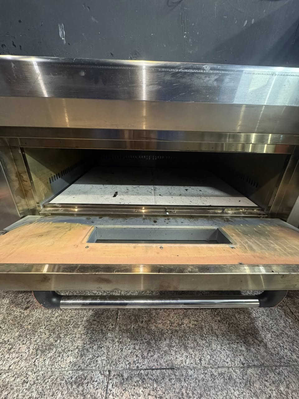 فرن بيزا جديد مستعمل اسبوع فقط اللبيع
بغداد 
الاتصال ***********
