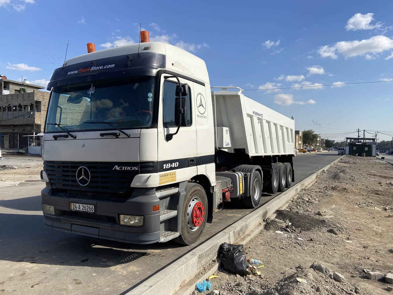 سلام عليكم اكتروز شمعه لفينيه مديل2000 للبيع سياره مكفوله مكان بغداد رقم ***********
