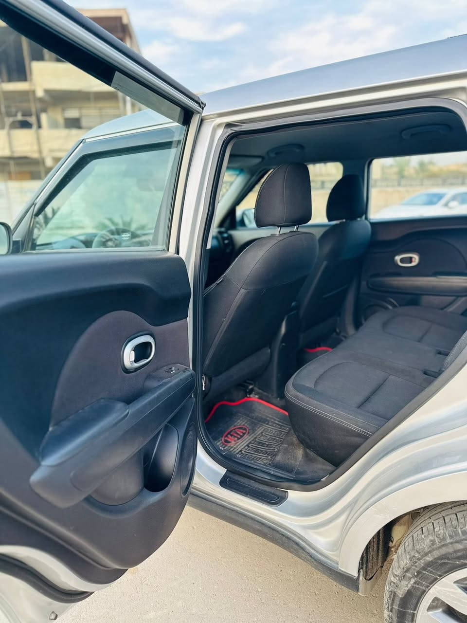 السلام عليكم للبيع
كيا صول مديل 2018
رقم بغداد أنكليزي
محرك 2000 جي دي اي 
مصبوغه احزام السياره 
شاشه جبيره كار ابلي
ثلاث انضمه قياده العنوان بغداد السعر 
104 للستفسار ***********
