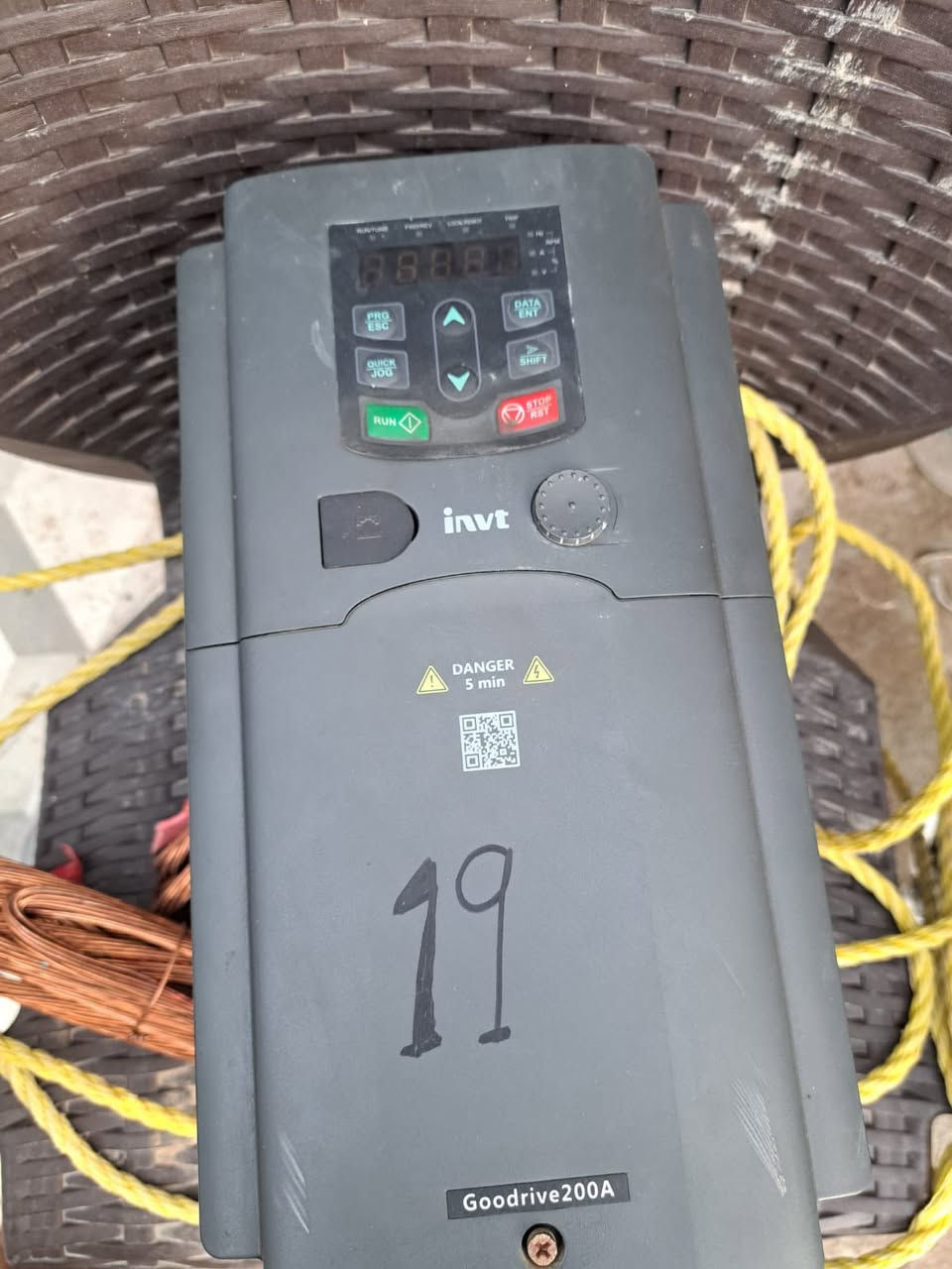 سلام عليكم شباب عدي هاذه جهاز ست 6قطع من عتهن شراب يتصل على رقم تالي *********** مكاني البصره 5ميل قرب ساحت صلاه
