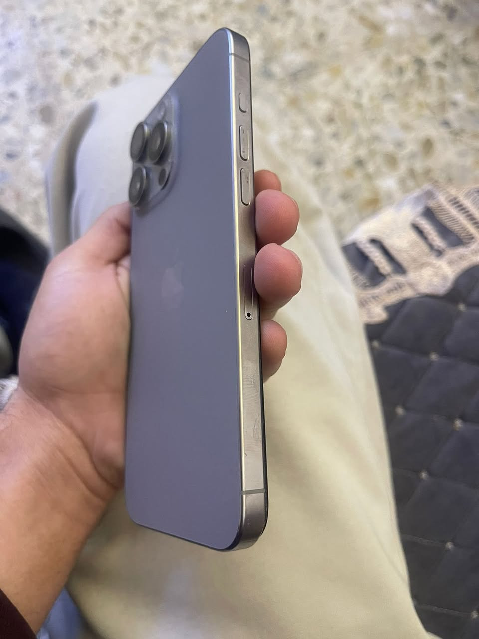 السلام عليكم 15 برو ماكس شرق اوسط لون تيتانيوم ذاكرة 256 بطارية 88 جهاز نضيف جدا شخط مابي مكفول عل فحص غراضة كاملة السعر مليون وبي مجال بسيط شراي خاص او واتساب ***********
