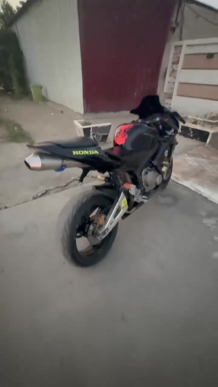 السلام عليكم دراجه Honda CBR 600Rr دراجه جديده بمعنى الكلمه كير ومكينه بلادي ممفتوح  شلعه ومعدل فول  دراجه عليها ادامه كامله بلكات نوزلات بانزين كله محسن  دراجه كلش حلوه سعرها 28 وبي مجال  مكاني بغداد البنوك 
***********
***********
موجود واتساب ورصيد
