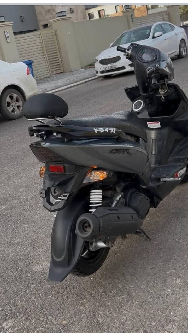 إسلام عليكم جي تي ار للبيع نوزل طلاعات سكليتر حساس ويل كب اسود الدراجة كفالة عامة المكينة قوية وصارلهة ٣اشهر من نزلت من الرمبة  للبيع السعر خاص مكاني تقاطع درويش *********** تاخذ من باب البيت وراح اتشوفةبيش نزلتهة   ..
