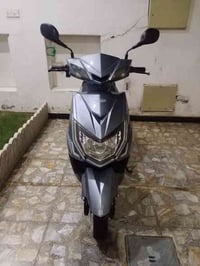 للبيع دراجه شحن سكنس 6بطاريات تقطع مسافه 60كيلو السرعه 60شاشه يضهر بيه...