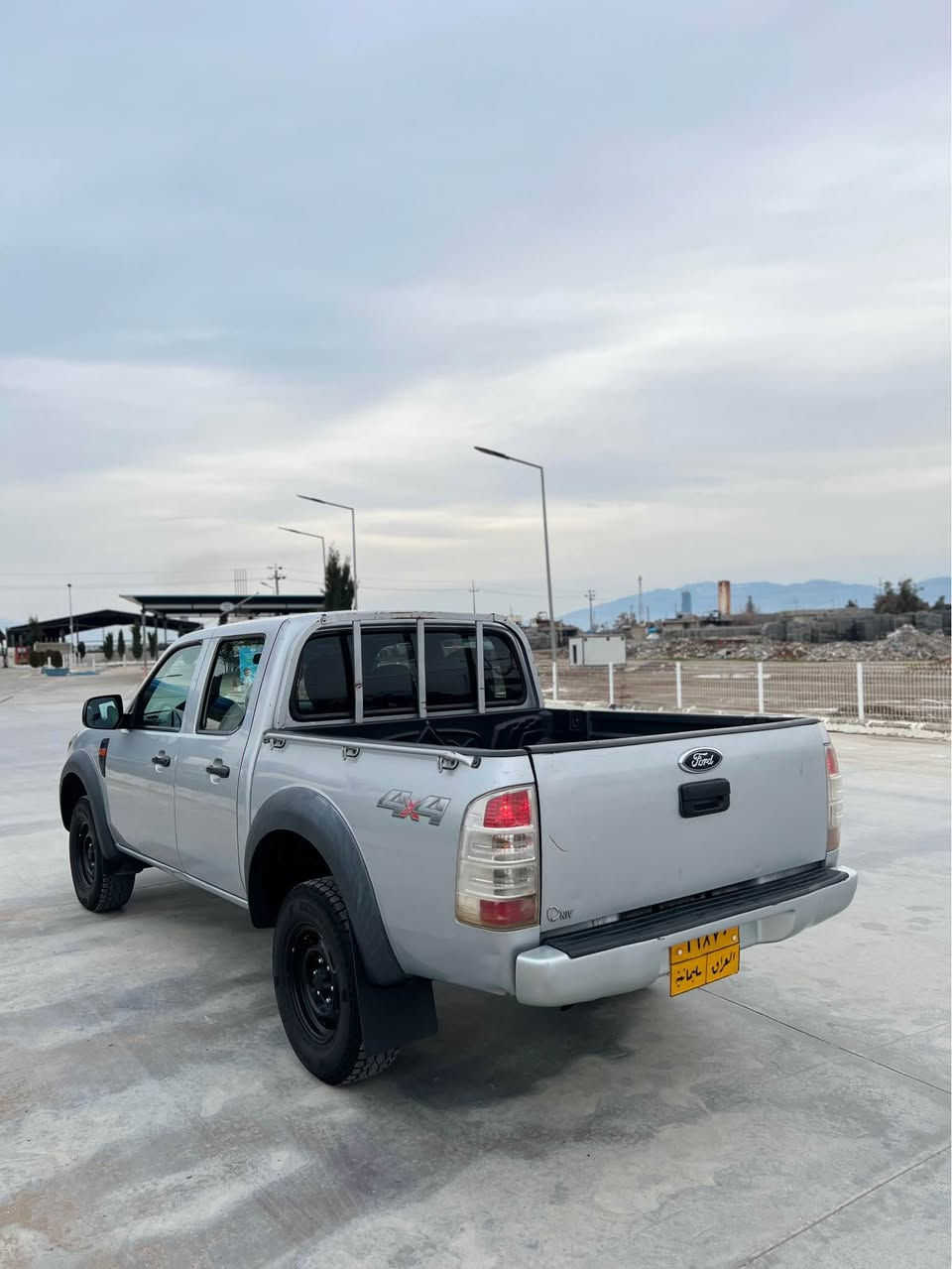 فۆرد رەنجەر مۆدیل ٢٠١١ گاز پەمپو نۆزل گیر مەکینە ئەکسل بەشەرت سەیارەکە زۆر پاک و جوان و جایزە لە جوانی رەفیقی نەماوە سەیارەکە دەعامی بۆ دەعامی بەشەرت نوکە دەرزی نیە تایەی تازەیە کال بونەوەی نیە نرخی ١٠٧ مەجال ژ.م*********** رانية, السليمانية
