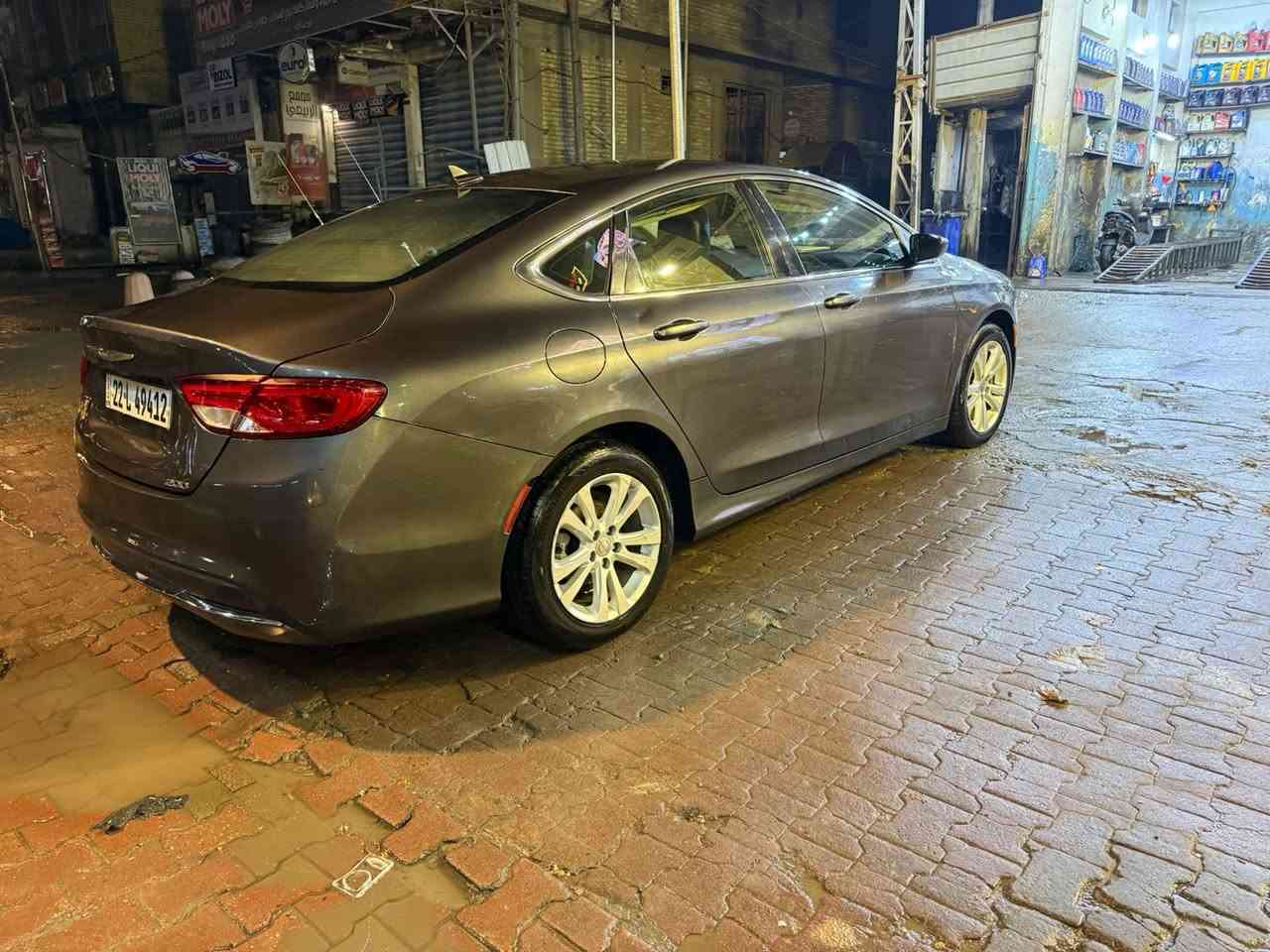 سلام عليكم 
للبيع كلاسلر سي 200 
موديل 2017
رقم اربيل دولي بسمي 
مكينة 2400 كفالة 
كير 9 نمر 
حادث شفة البنيد ما واصل البدنة 
صبغ بنيد ودعامية 
وبيهة صبغ شبر جوة قبق البانزين 
بدون دواخل  
كشنات جلد + تتفئة 
شاشة جبيرة 
تشغيل عن بعد 
تبريد ❄️ ثلج 
منضومة لايت زنون 300 دولار
ويل 17 تخم تاير 
سعر 100 
مكان السيارة بغداد 
الستفسار ***********
