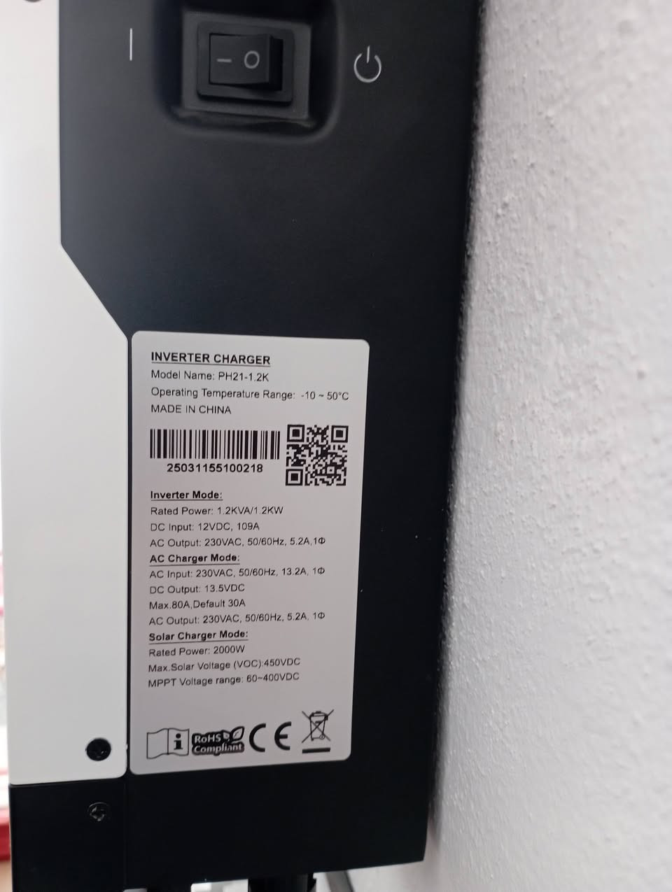 انفيرتر 1.2 كيلو واط يخرج 5 أمبير يستقبل الواح ويشحن من الوطني والألواح نفس الوقت التفاصيل في الصوره
والثاني عاكس شاحن مع بطاريات عدد اثنين الوحده 150 أمبير  وتفاصيل داخل الصوره مكاني النجف ***********
