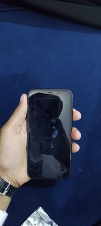 آيفون ١١ • ١٢٨ • بطارية ٧٧٪