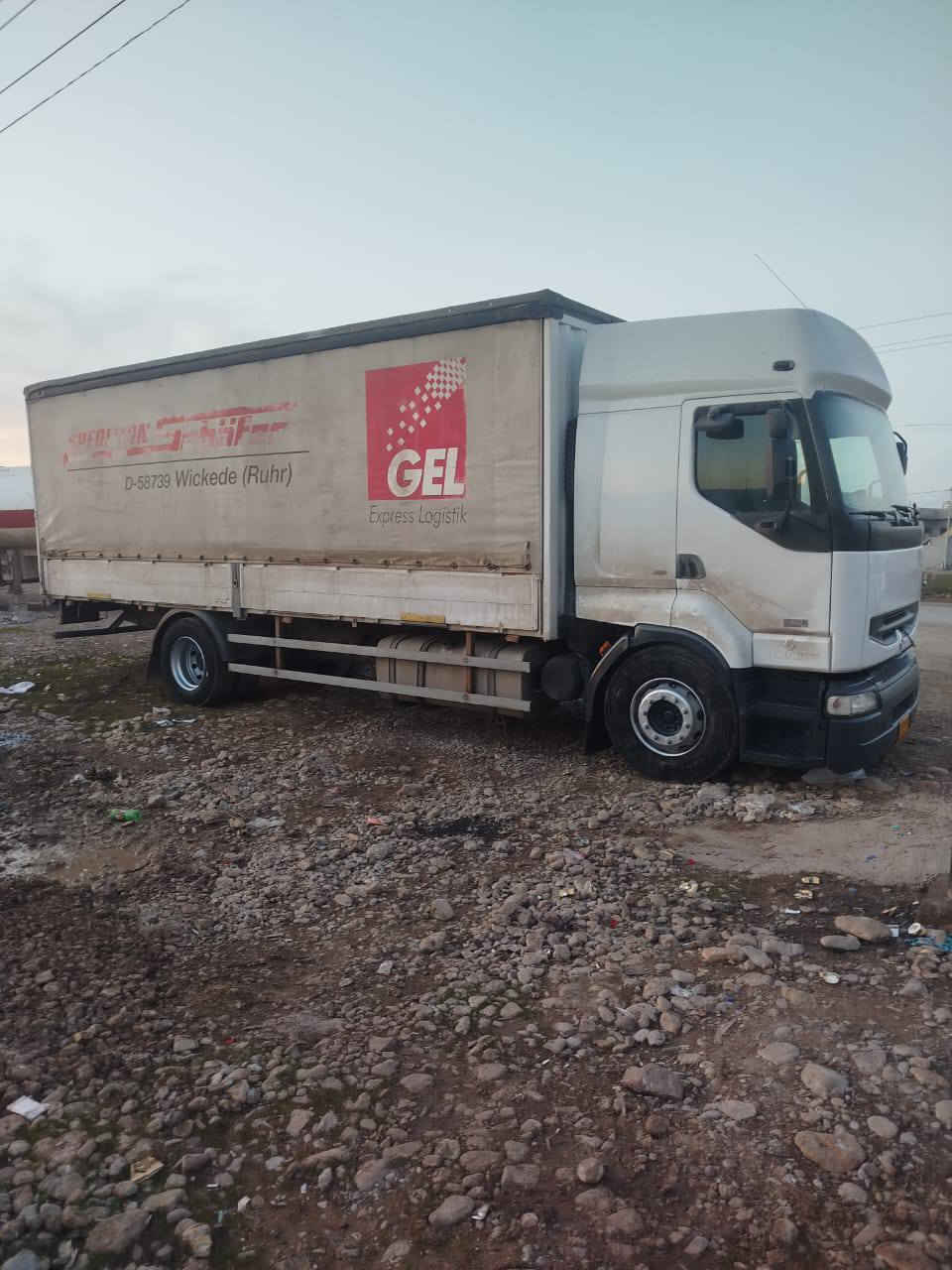 مۆدیل 2006 تەبرید بۆیلەر سێ تەلقەهاڤ شەش تایەی تازەیە مەرجی تازەیە بۆدی جایزە تەنکی 600لەسەرە بەشەرتی گێڕمەکینەو ئەسل سەیارەکەلەناوئیشدایە
700هەزار ڕۆیشتووە هەمووگیانی بەشەرت
***********
***********
