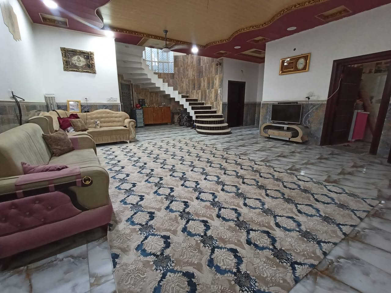 #اللهم صل على محمد وآل محمد 
# البيت للبيع طابو زراعي سند 25 اقرار محكمه 
#حي سيد علاوي بستان ال خايس 
#المساحة 400 متر طابقين فول مواصفات 
 الطابق الأول غرفتين سويت   وصالتين ومطبخ حار وبارد وبراني كبيره  مجمعات صحيه وتهويات كونكريت مسلح 
الطابق الثاني 3 اغرف اكبار نضام سويت وصاله وحمامات وصطحين 
#السعر 210  مليون  قابل  للتفاوض لشراء يراجع مكتب الناجح للعقارات السماوة حي الحكم قرب مرطبات فستقه 
#مكتب- الناجح للعقارات 
للإستفسار اكثر مراسلتنا ع الخاص او الاتصال ع الرقم التالي ***********بي وتساب /*********** 
#او مراجعة مكتبنا الواقع في *********** رد سريع 
#الحكم / مجاور مرطبات فستقه علمأ دوام مكتبنا من 9 صباحأ ال 10 ليلأ
