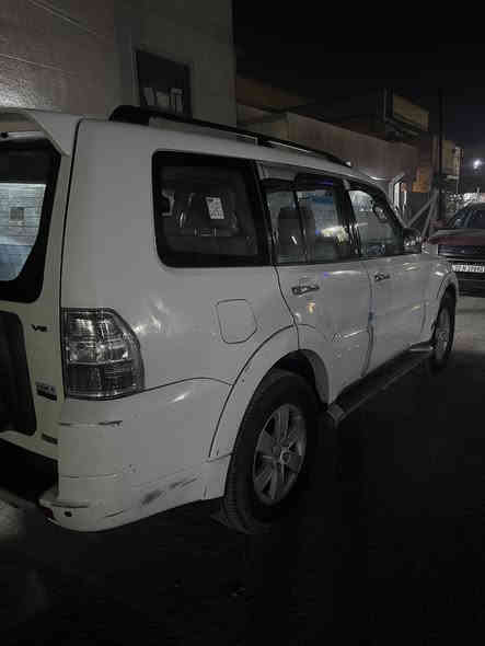 السلام عليكم.     الرقم؛***********
مسوبيشي باجيرو 2008  بجم محدث 
سياره مكفوله قطعه صغيره جوه المرايه سايق 
مكينه وكير نظيفه دواخل نظيفه شراي كلبه وشف رقم جديد تحولي ثاني يوم بغداد شهداء شارع مدارس السعر:120ورقه
