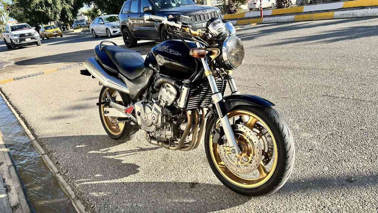 سلام عليكم
 هورنيت 600
دراجة نظيفة مكفولة كل عيب مابيها 
كلشي واضح كدام العين 
السعر 18وبيها مجال قليل 
مكان كركوك ***********
