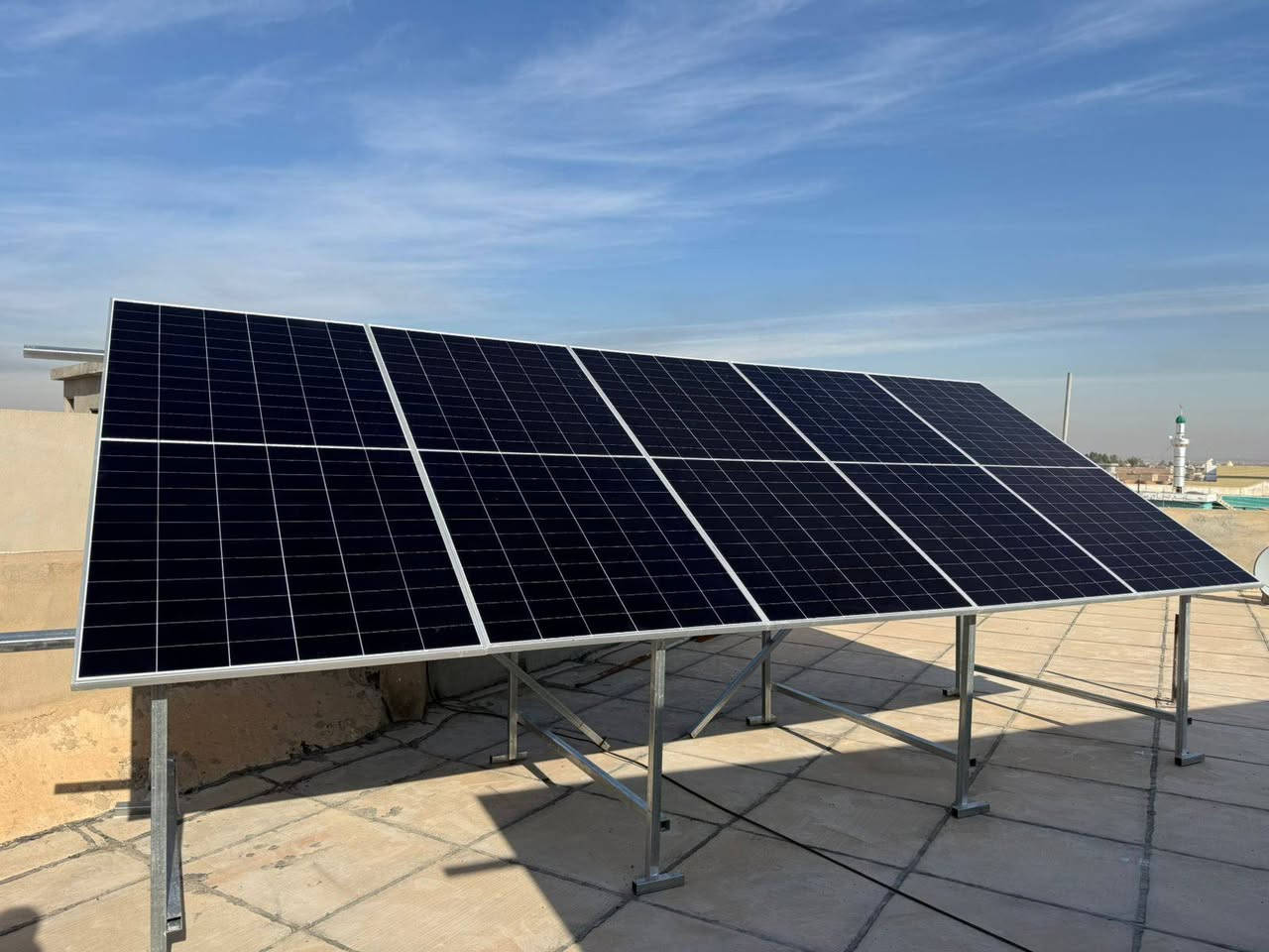 عملنا لهذا اليوم 6/1/2026
تم تجهيز وتنصيب منظومة طاقة شمسية لبيت الاخ بكر في قضاء بيجي الحي العصري.
مكونات المنظومة 
الواح عدد 10 لونجي 645 واط المقاوم للظل الجزئي
انفيرتر 8 كيلو واط من فيليستي 
البطارية 15 كيلو واط كرد A 
مع كافة الملحقات والاسلاك والحماية 
عنواننا//
صلاح الدين تكريت القادسية الشارع العام 
الانبار الرمادي شارع 60
للاستفسار//
***********
***********
