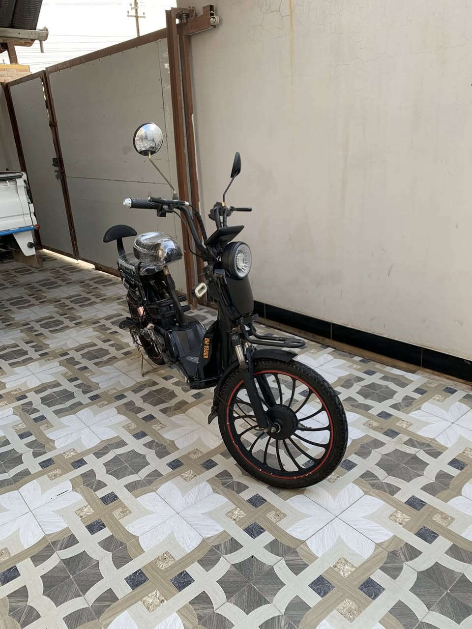 ٢٢٥ وبيها مجال حك الجية موديل ٢٤ بطاريات جدد صار اقل سبوع من شادهن عل فحص كهربائات شغاله مكاني ديالى بعقوبه شراي اتصل ***********
