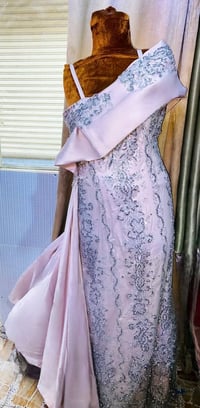 فساتين حفلات • مستعمل مرة واحدة • بأسعار مناسبة