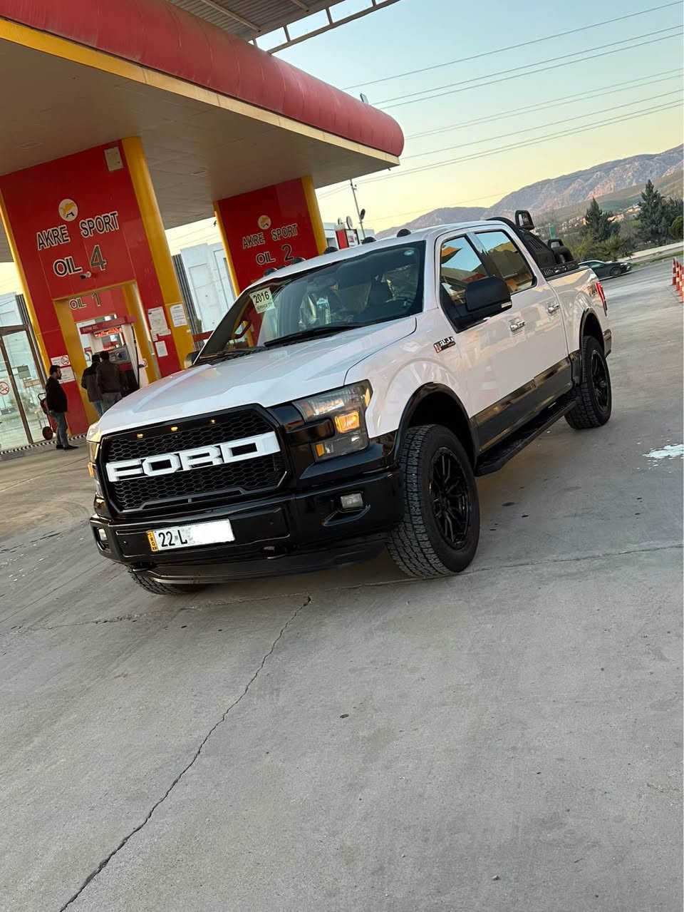 فورد f150 فول لارياد 
سعر ١٧٩
تيل ***********
سياره كلين داخل بص ٥ قتع بس بغ و قماره شبر بغ بدون ضرب بدون دعم كل ارباك سلم شرط 
سياه به كلين داخل بوويه ه بارجه بخه وو ناوجه واني بوستيك به خي هه يه سقفي بي ليدارنوو دعم هه موو ارباكي به شرته 
مواصفات فول بسمه و بريك بسمه و شخال شاشه الكتروني شاشه كبير گير مرغووب بدي صغير باب طويل مرغوب كوشنات جلدوو كهرباي تبريد مركزي رادار امامي ويل كرووم دبل اكسل فول فول  
ماشي ٨٠ الف رقم سنويه جديد 
سعر ١٧٩
تيل *********** عنوان عقرة اكر, نينوى
