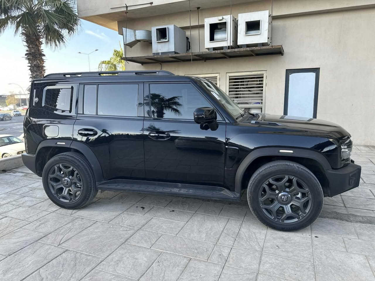 T2 1.5L Plug-in Hybrid LUXURY PHEV Travel plus (E جيتور (بلك-إن 
هايبرد

  كلين تايتل ✅       سعر 322💵مجال

اربيل ☎️01 53 253 0750

الموديل 2026✅ 
العداد: 13 الف km ماشي  
المحرك: 4 أسطوانات 1.5L تيربو + محرك كهربائي القوة الاجمالية 380
حصان
عزم الدوران (نيوتن-م) : 610
ناقل الحركة: أوتوماتيكي مخصص لنظام الهايبرد 3DHT
نظام الدفع: نظام دفع بالعجلات الامامية
سعة البطارية كيلووات/س: 26.7
بشحنة كهربائية وتعبئة وقود كاملة يصل المدى إلى 1200 كم استهلاك الوقود: 6.3 لتر لكل 100 كم

المواصفات

 T2  هايبرد
*فتحة سقف بانوراما بقياس 1.1م
* إطارات قياس 20 إنج
*الصندوق شفط
*الشباك الامامي شعار جيتور مضاء
*عروض ضوئية وموسيقية استعراضية
*رادار تفاعلي
*نظام القيادة شبه الذاتية
*نظام الكبح التلقائي في حالة الطوارئ
*كاميرات محيطية 540 درجة
*حساسات أمامية وخلفية
*نقطة العمياء
* تحذير مغادرة المسار
* المساعدة للبقاء في المسار
*شاشة التحكم بقياس 15.6 إنج
*شاشة القيادة بقياس 10.25 إنج
*نظام صوتي 12 سماعات من Sony
*نظام أبل كاربلاي وأندرويد أوتو


**إذا كنت صاحب هذا الإعلان وتريد حذفه لأي سبب، رجاءا أرسل رسالة إلى الدعم الفني**