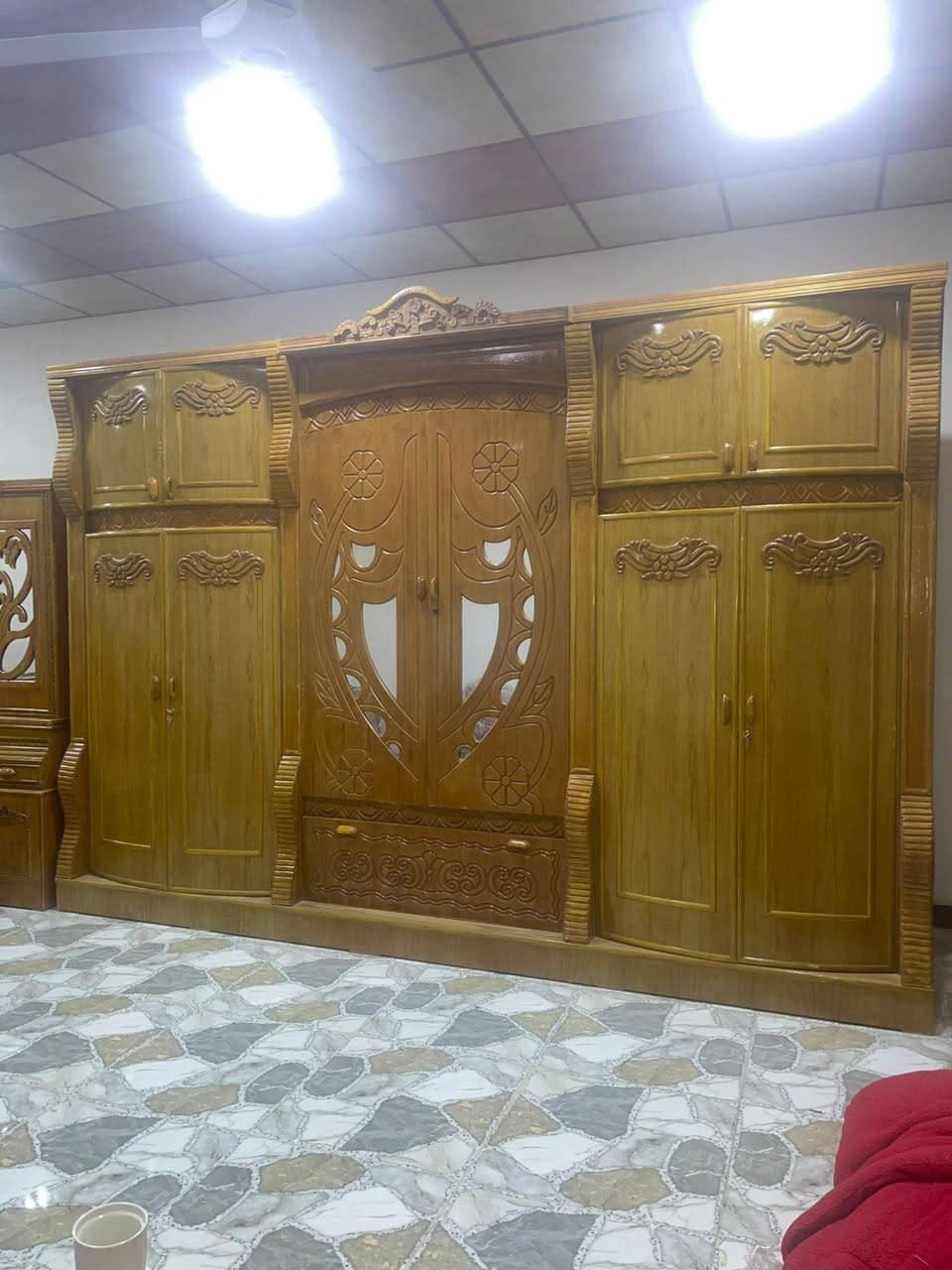 غرفه عراقيه فخمه استخدام قليل
السعر مليون ١٠٠٠،٠٠٠ العزيزيه منطقة الشباب 
للاستفسار ***********
